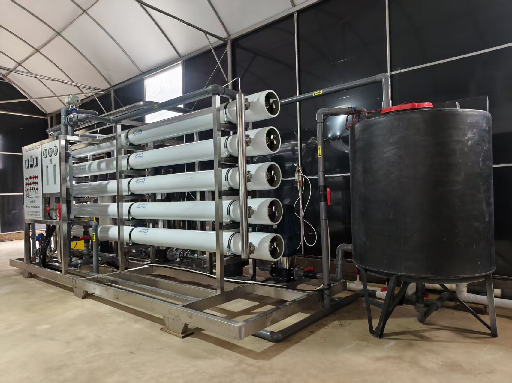 【川一股份】上海地區溫室用20T/H反滲透設備安裝調試完成